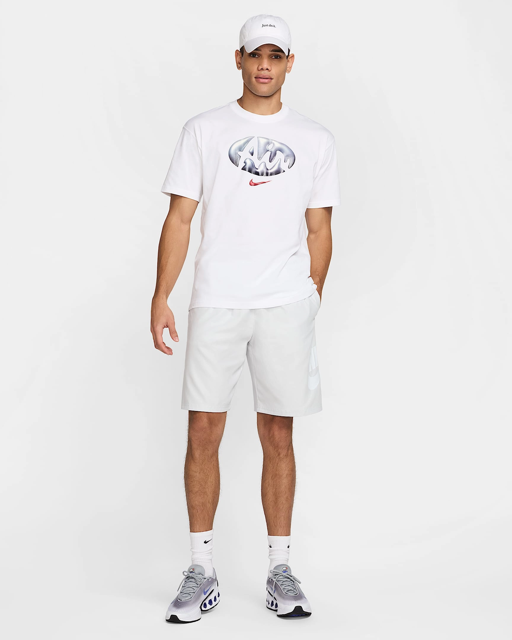 Nike Max90 : Le t-shirt culte pour homme, confort absolu et style iconique, prêt pour l'aventure.